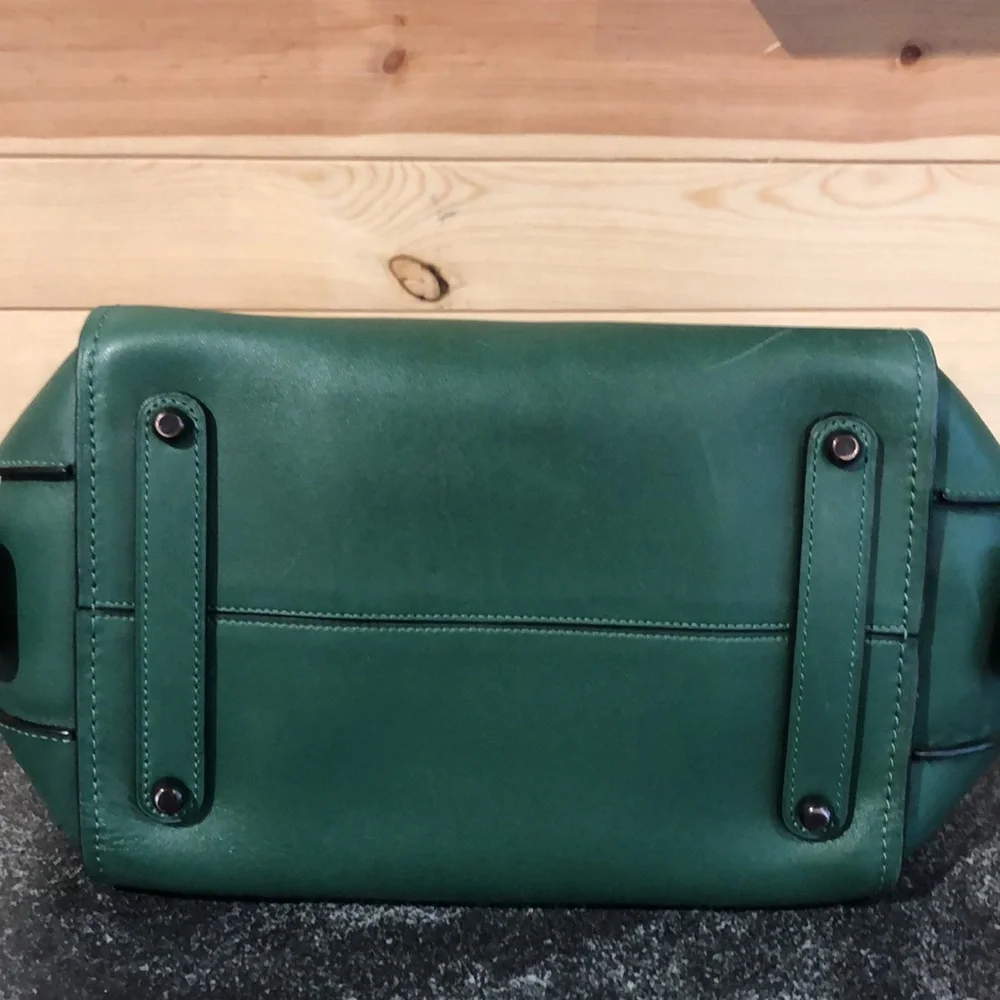 🛑SOLD🛑Racing Green Coach Ace! - Picture 11 of 14